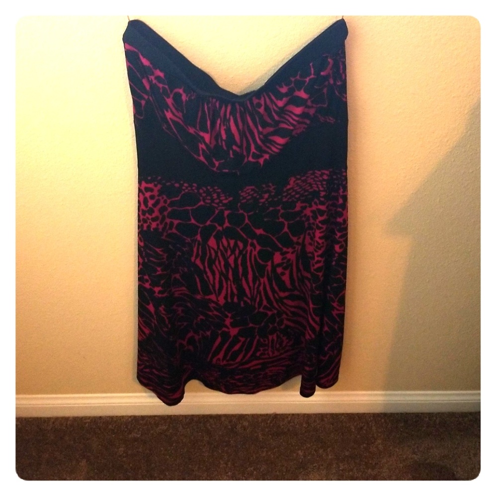 Must be sold by 8/10! Sleeveless pink print dress!